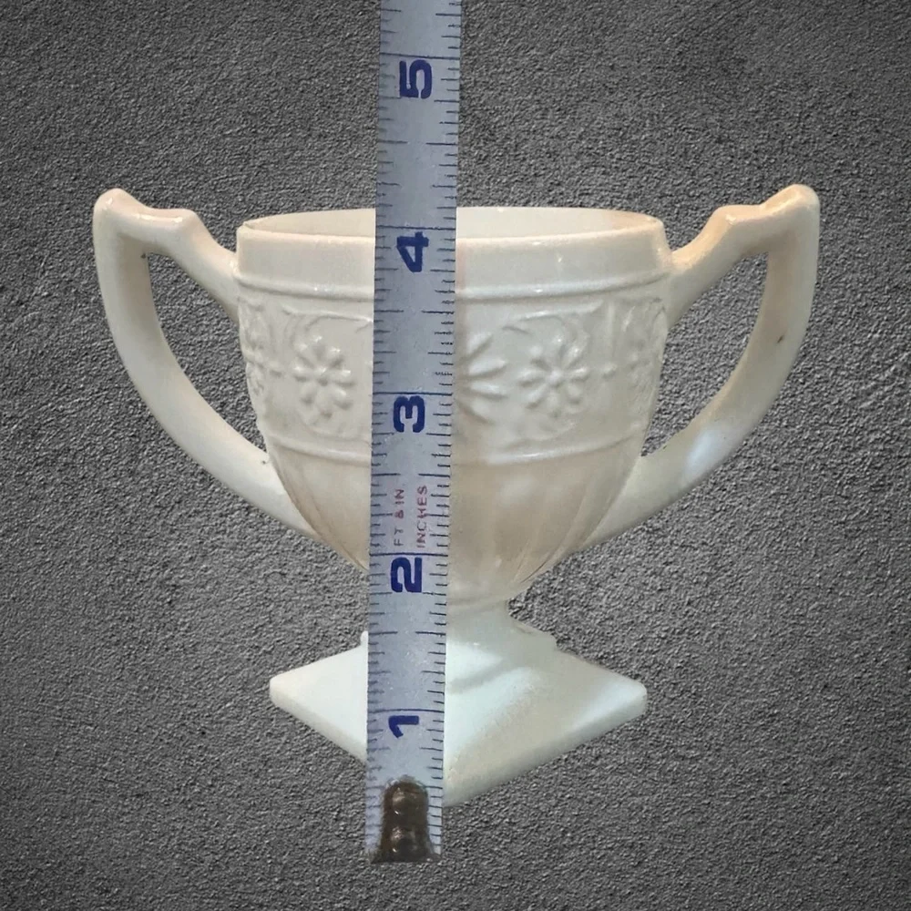 VINTAGE INDIANA GLASS WHITE MILK GLASS SUGAR BOWL
